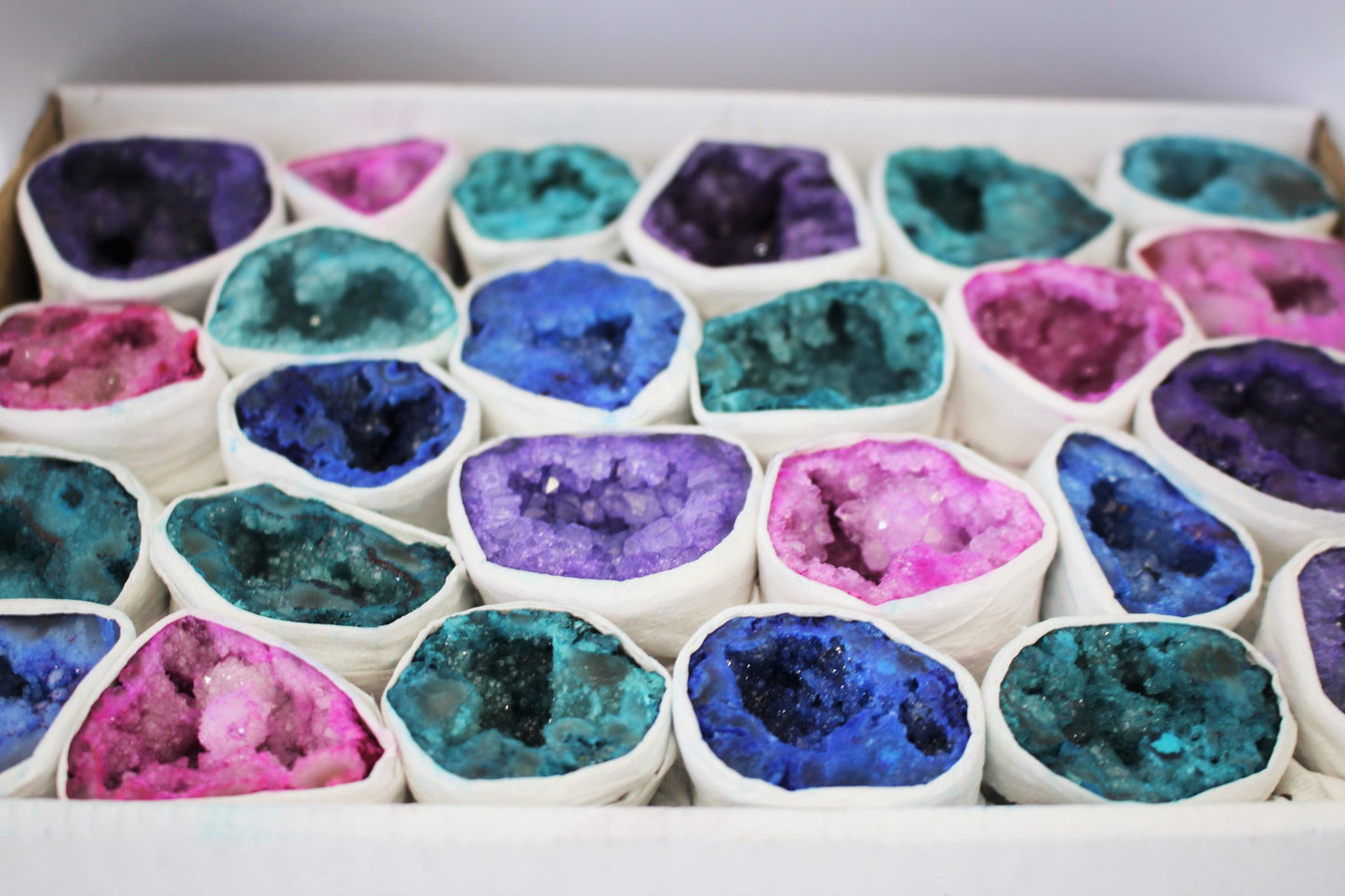 DYED QUARTZ GEODE (MOROCCO) - FLAT BOX