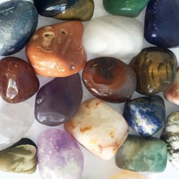 MIXED NATURAL TUMBLED STONES