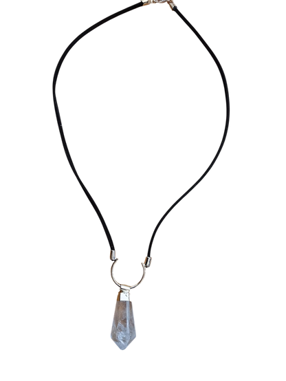 Single teardrop quartz round top