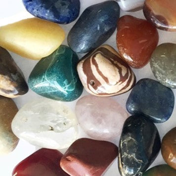 MIXED NATURAL TUMBLED STONES
